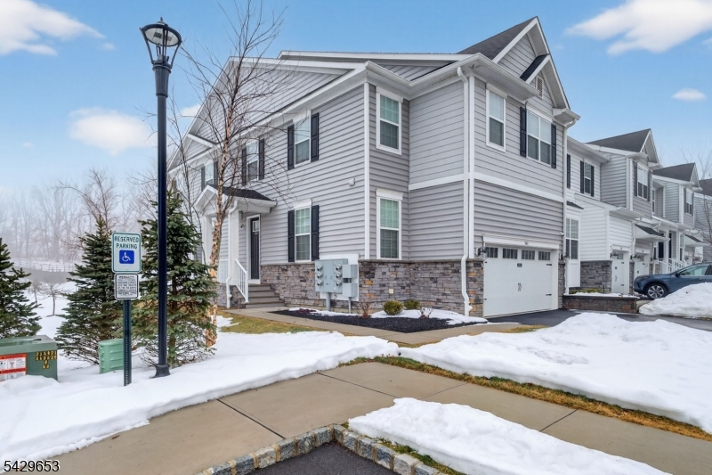 3443 Glen Oaks Ln