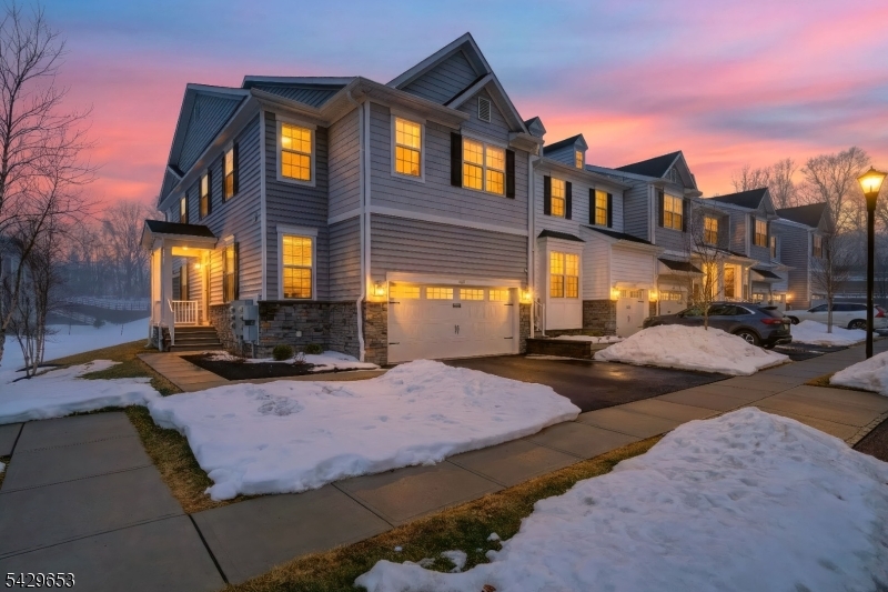 3443 Glen Oaks Ln