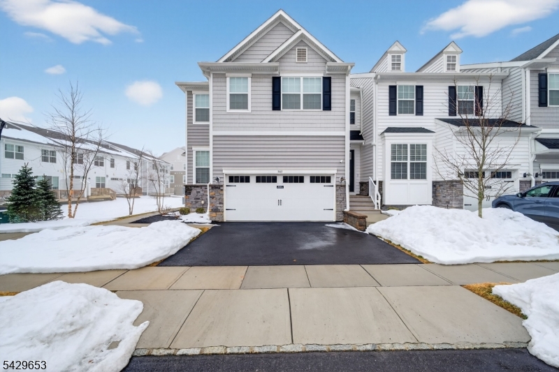 3443 Glen Oaks Ln