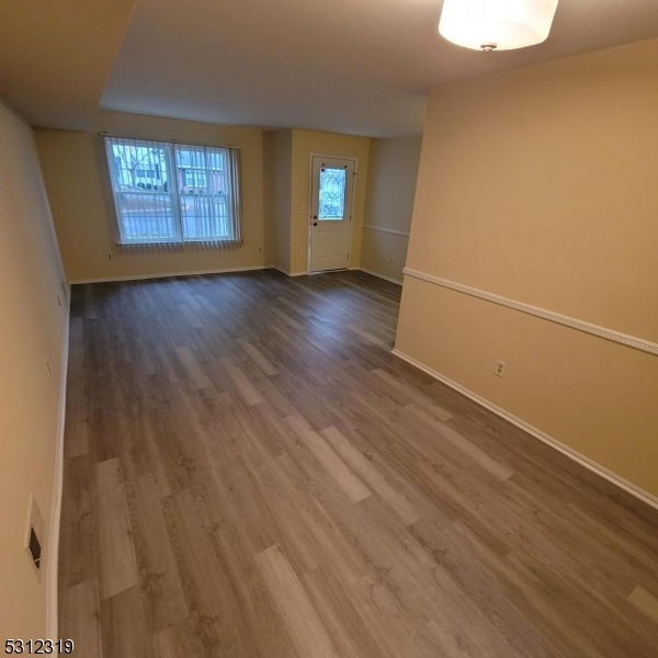 348 Cotswold Pl