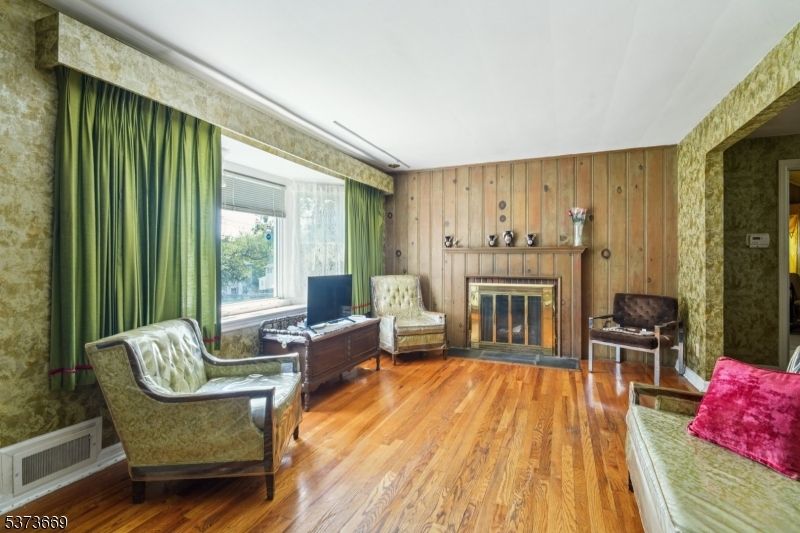 319 E Mount Pleasant Ave