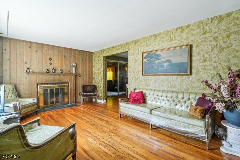 319 E Mount Pleasant Ave