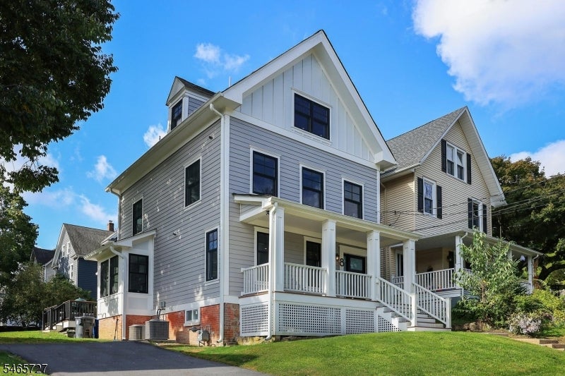 8 Locust St