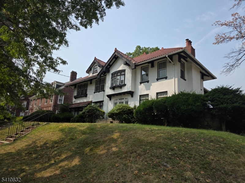 570 Mount Prospect Ave