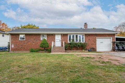 Photo of 1037 Hamilton St, Franklin, NJ 08873 (MLS # 3995227)