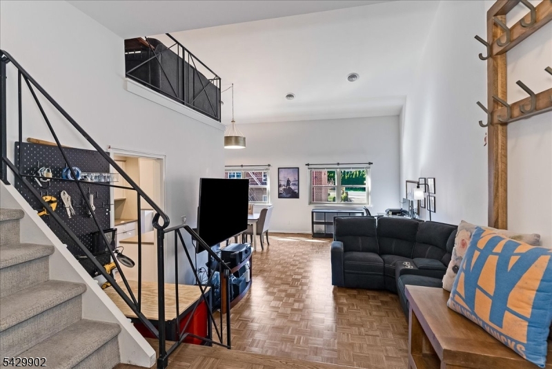 361 Claremont Ave 11