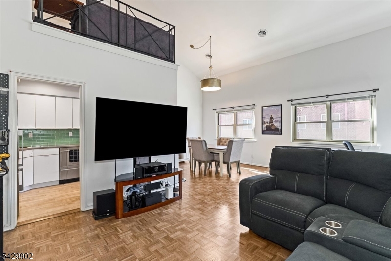 361 Claremont Ave 11