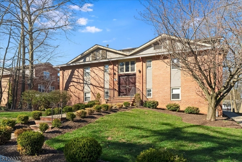 361 Claremont Ave 11