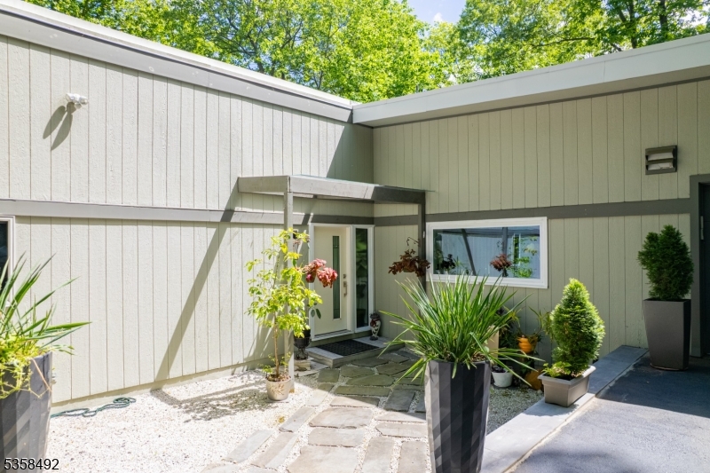 1178 Johnston Dr