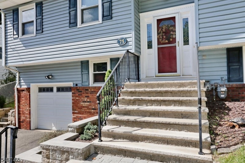 75 Hiawatha Blvd