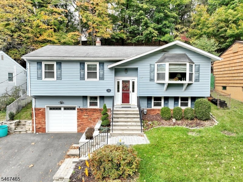 75 Hiawatha Blvd