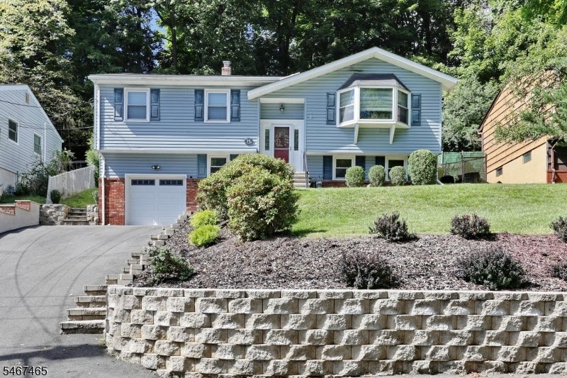 75 Hiawatha Blvd