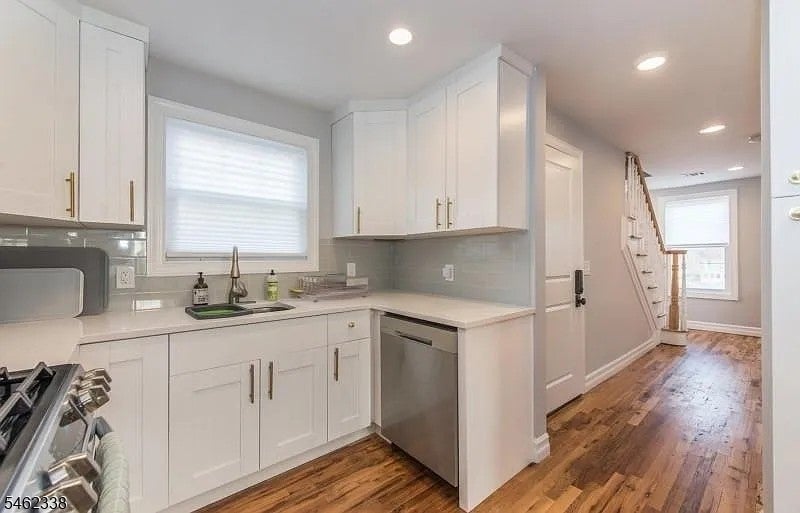 27 Center St