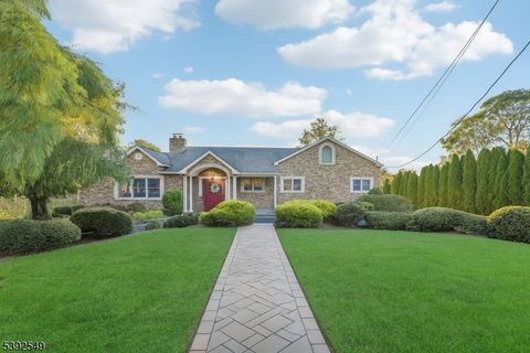 Photo of 23 Surrey Dr, Wayne, NJ 07470 (MLS # 3993708)