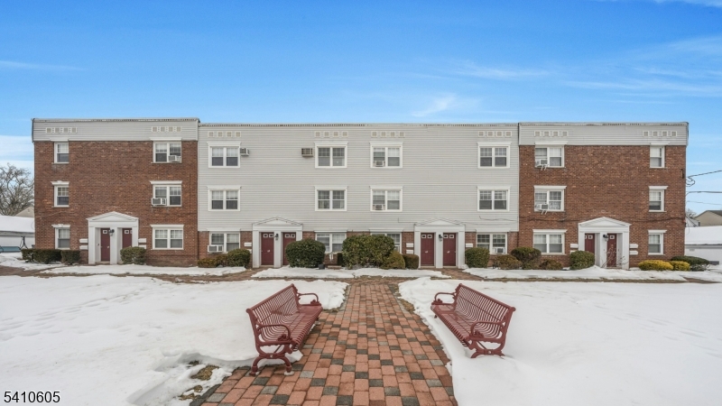 48 Hastings Avenue B