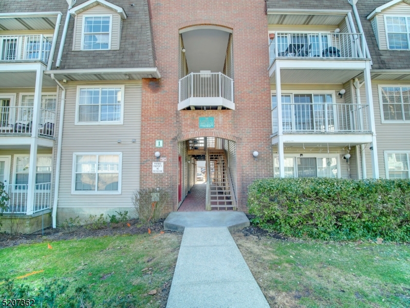 38 Garden Pl 143