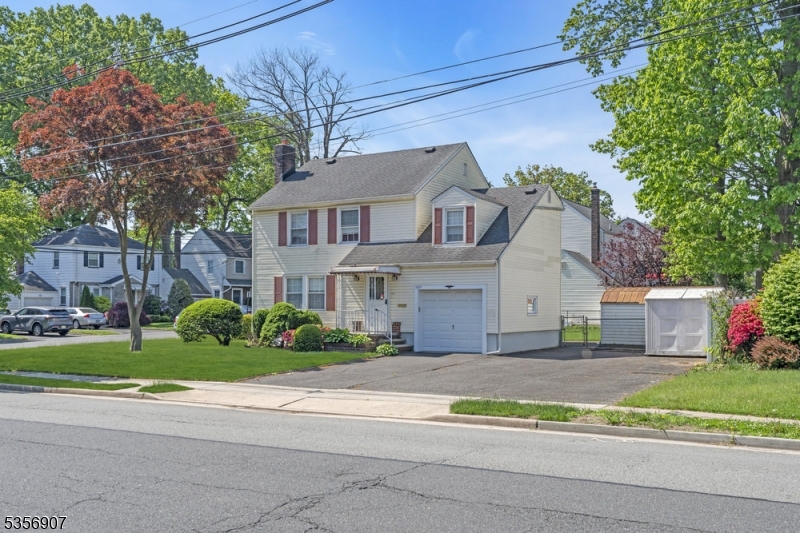 2205 Dewitt Ter