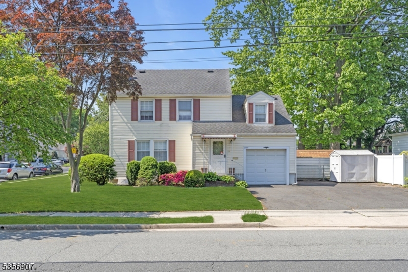 2205 Dewitt Ter