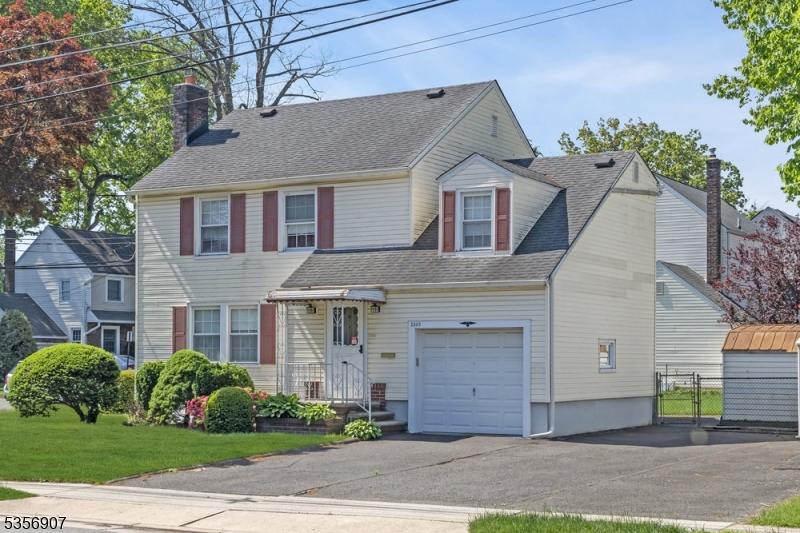 2205 Dewitt Ter