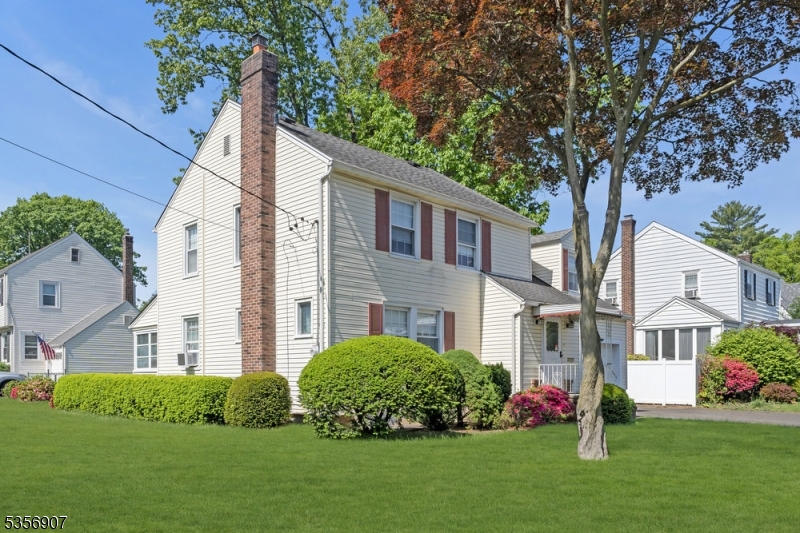 2205 Dewitt Ter