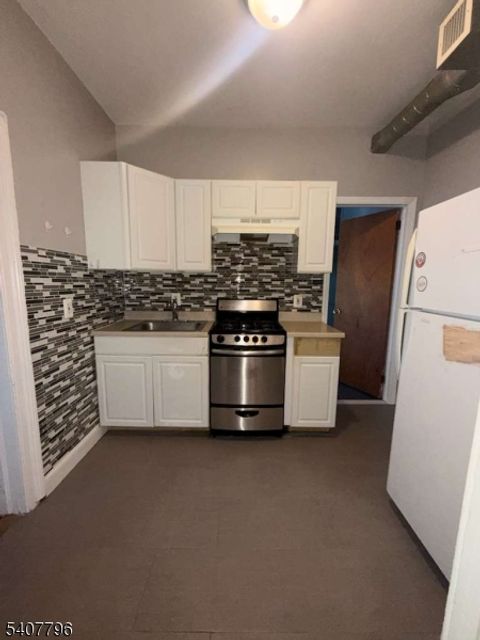 302 Princeton Ave 3 Jersey City NJ 07305