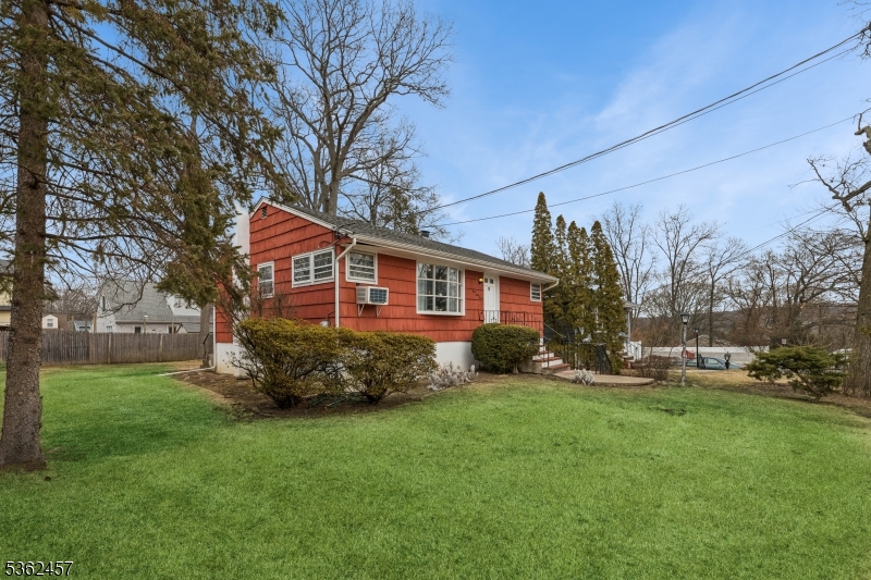 137 Lincoln Pl