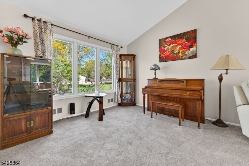 17 Lynn Ct