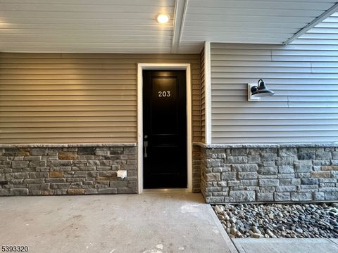 Photo of 203 Honeysuckle Ln, Warren, NJ 07059 (MLS # 3994517)