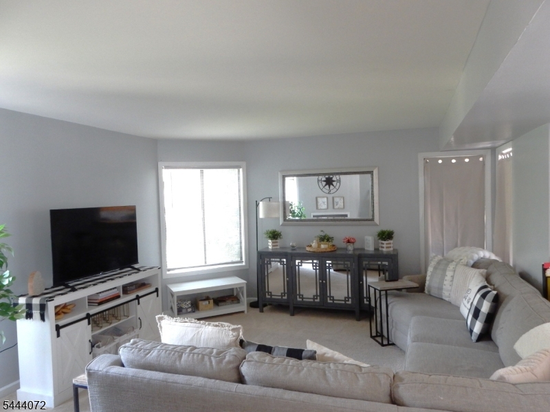 51 EDINBOROUGH CT.