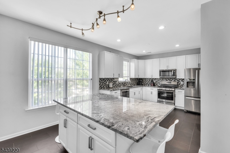 4 Skylands Blvd