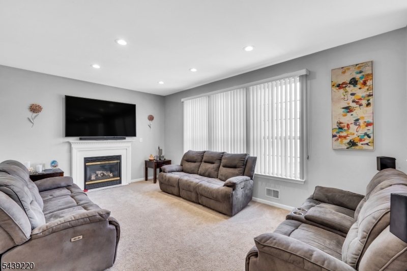 4 Skylands Blvd