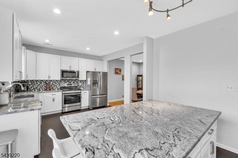 4 Skylands Blvd