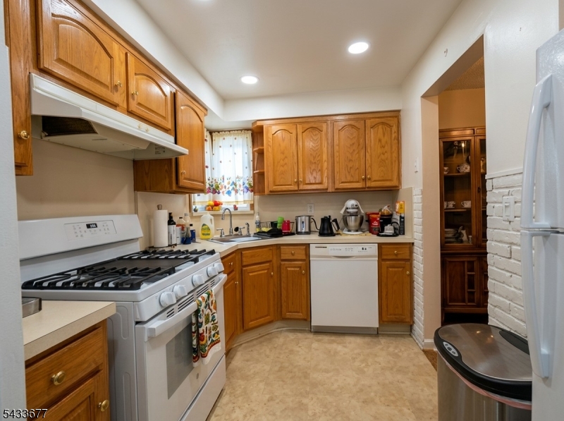 1255 Tuxedo Sq