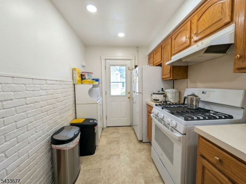 1255 Tuxedo Sq