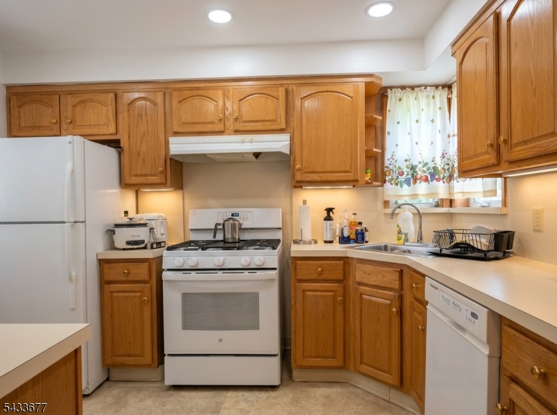 1255 Tuxedo Sq