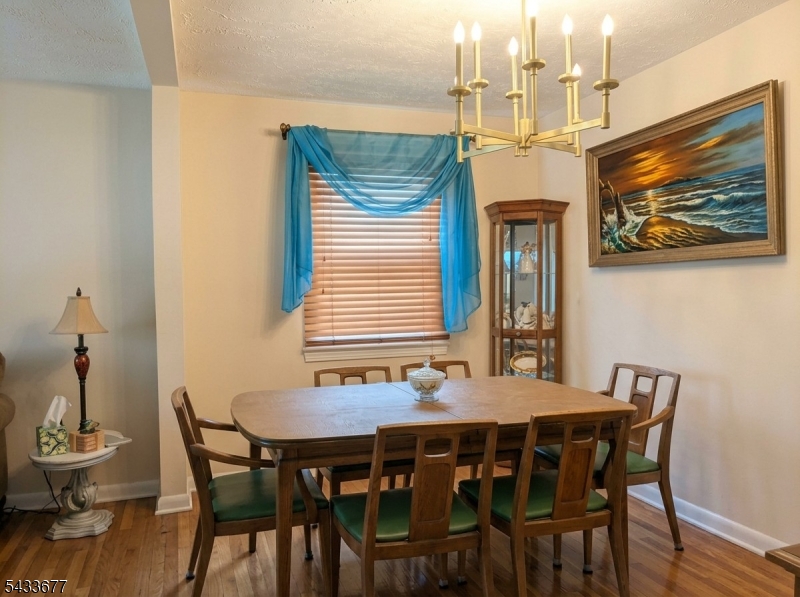 1255 Tuxedo Sq