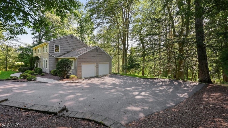 6 Deerwood Trl