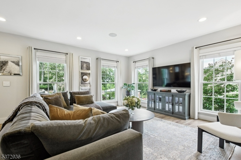 71 Fairview Ave