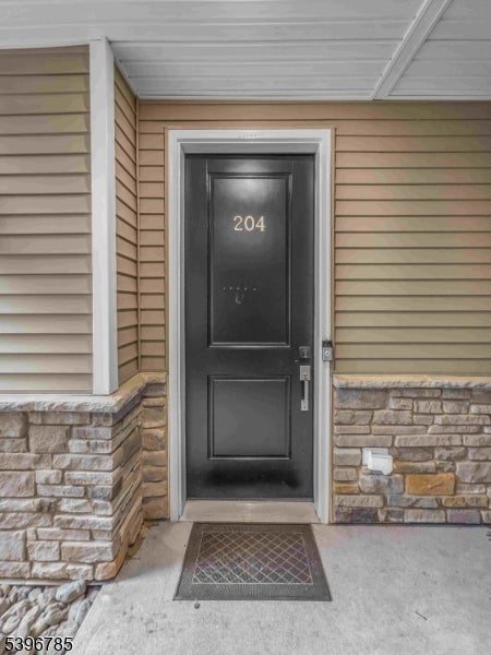 204 Honeysuckle Ln