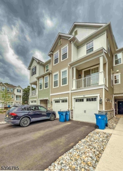 204 Honeysuckle Ln