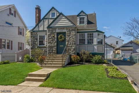Photo for 123 New St