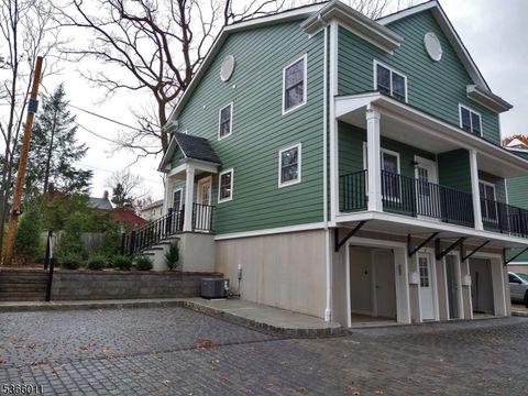 Photo of 34 Walnut St, Madison, NJ 07940 (MLS # 3991318)