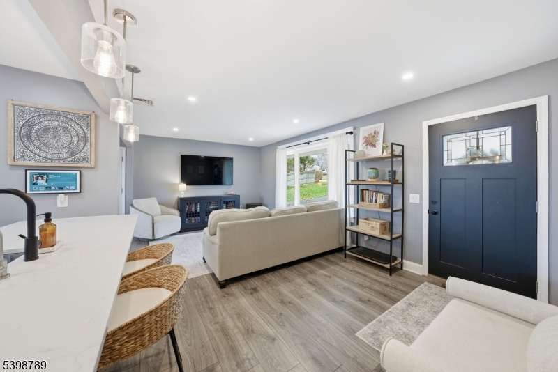 102 SUNNYVIEW AVENUE EAST