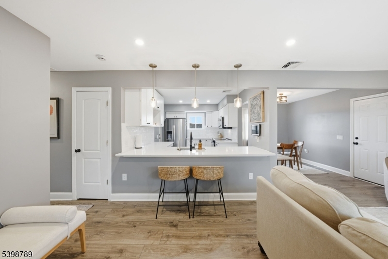 102 SUNNYVIEW AVENUE EAST