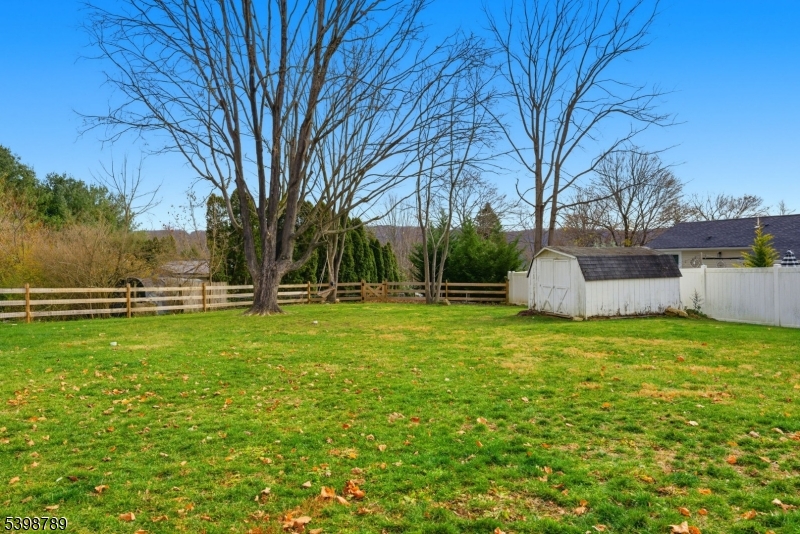 102 SUNNYVIEW AVENUE EAST