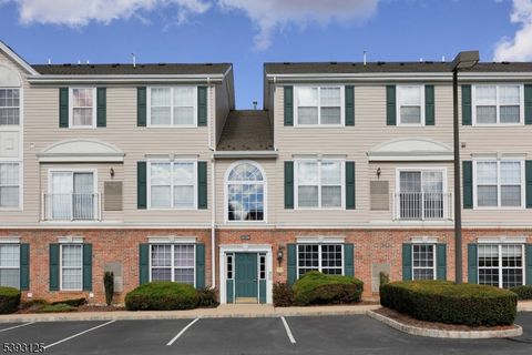 Photo of 221 Windmill Ct, Lopatcong, NJ 08865 (MLS # 3994398)