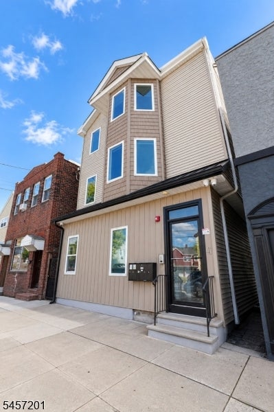 40 Johnston Ave