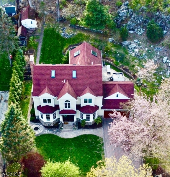 157 W Glen Rd