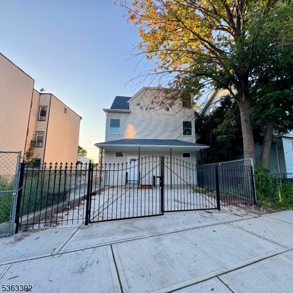 82 Montgomery Avenue