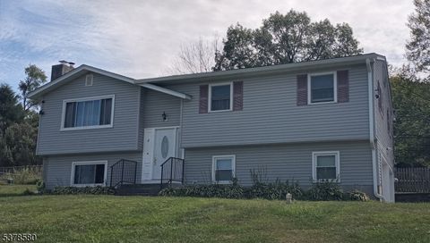 Photo of 8 Nimbus Dr, Vernon, NJ 07462 (MLS # 3995627)